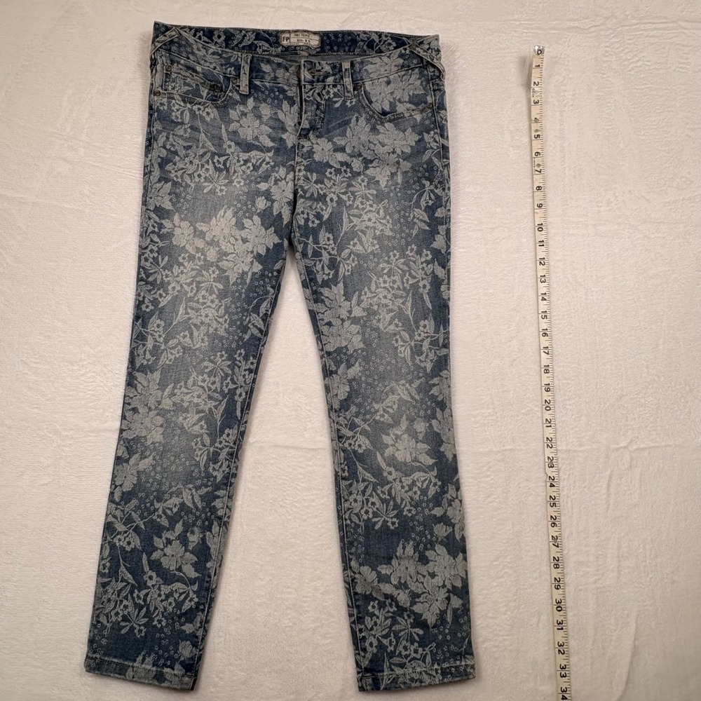 Free People Floral Print Denim Jeans Blue White Slim Leg Size 29 1855-16515125